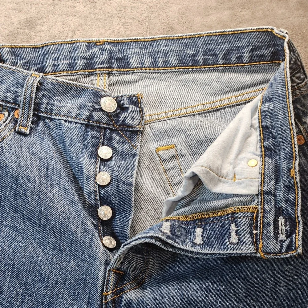 Levis 501 Jeans Mens 32x30 Blue Button Fly Original Straight Denim